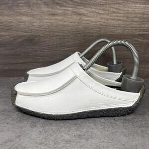 Clarks Wallabees Shoes Womens Size 5.5 White Leather Mule Slip On